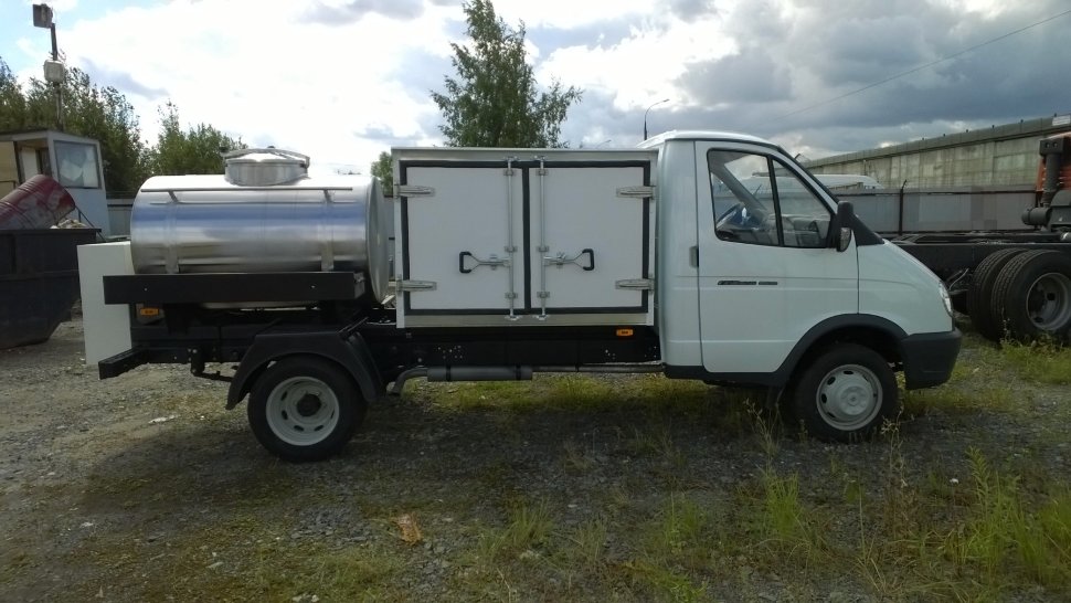 Комбинированный фургон с изотермическим отсеком и пищевой цистерной