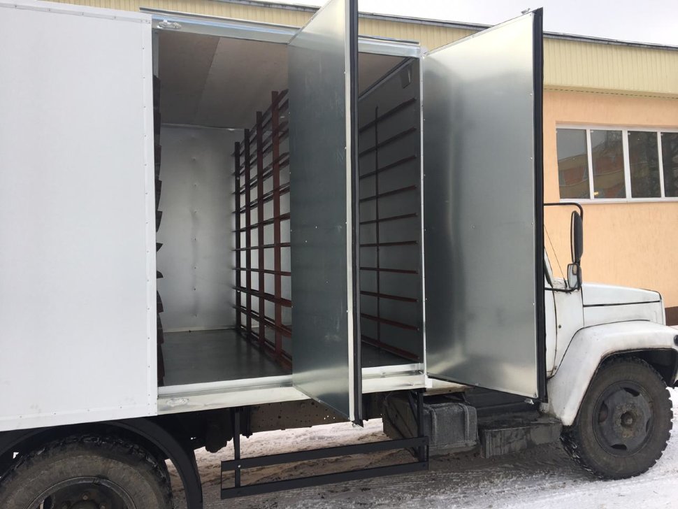 Комбинированный фургон с хлебным и изотермическим отсеками