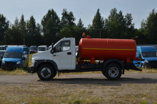 Вакуумный автомобиль ГАЗ-САЗ-39014–12 на базе Газон Некст