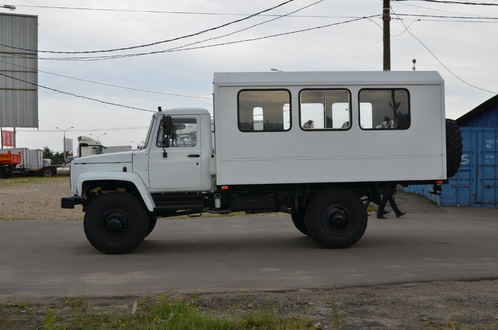 Вахтовый автобус на базе ГАЗ 3308 Садко
